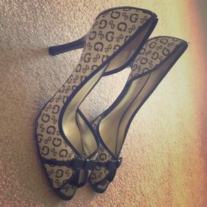 Guess cream and black logo heels